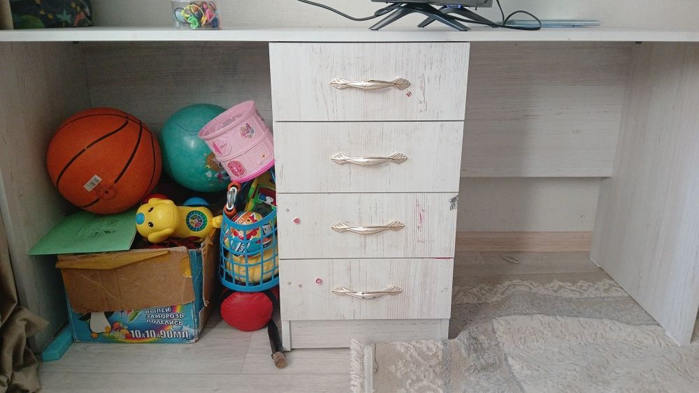 Продам парту хорошом состояние