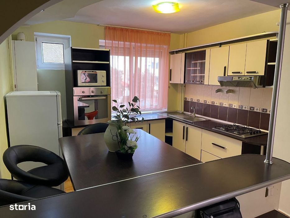 Chirie apartament 3 camere. et. 1, Zona Centrala