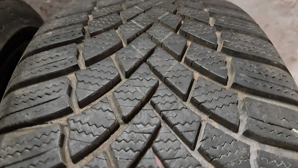 Зимни гуми 215 45 18