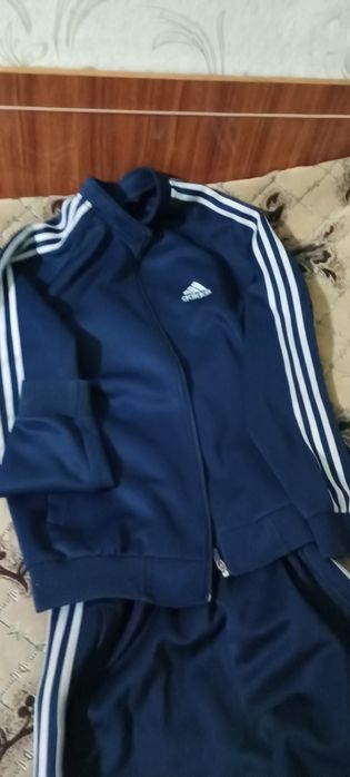Продам спортивный костюм адидас