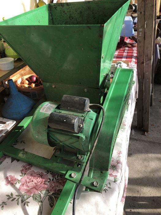 Vand tocator fructe din gama “Micul Fermier “ aproape nou ;putin folos