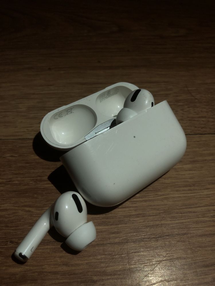 Airpods pro arata bine ca nou !