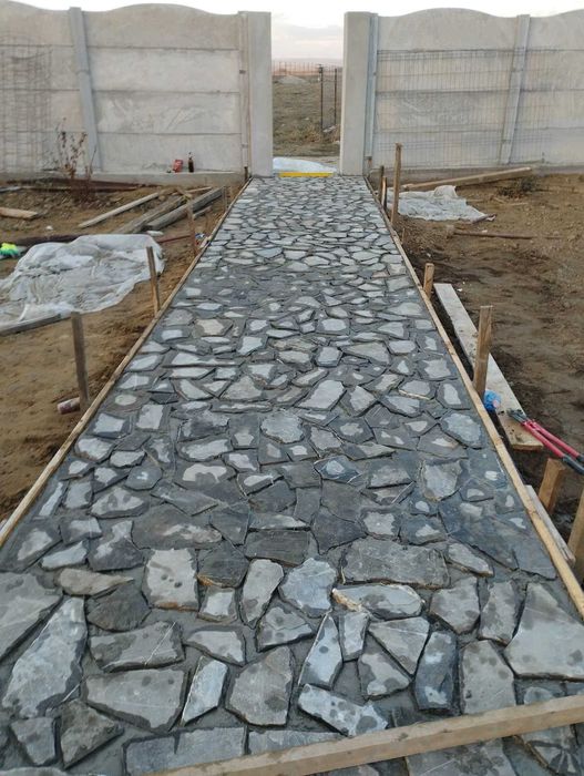 Piatra decorativă rezistentă pentru alei și ziduri rustice