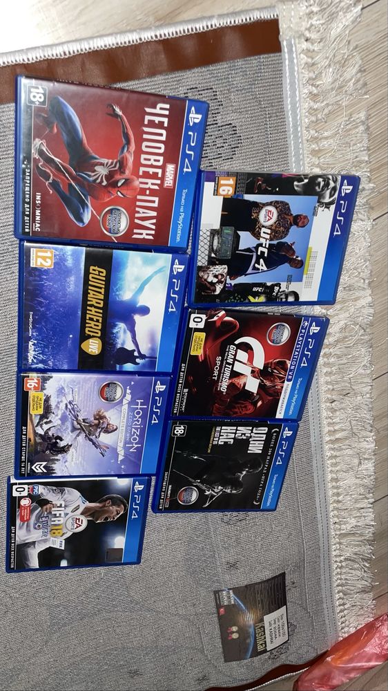 Продам  PLAY STATION 4 с дисками