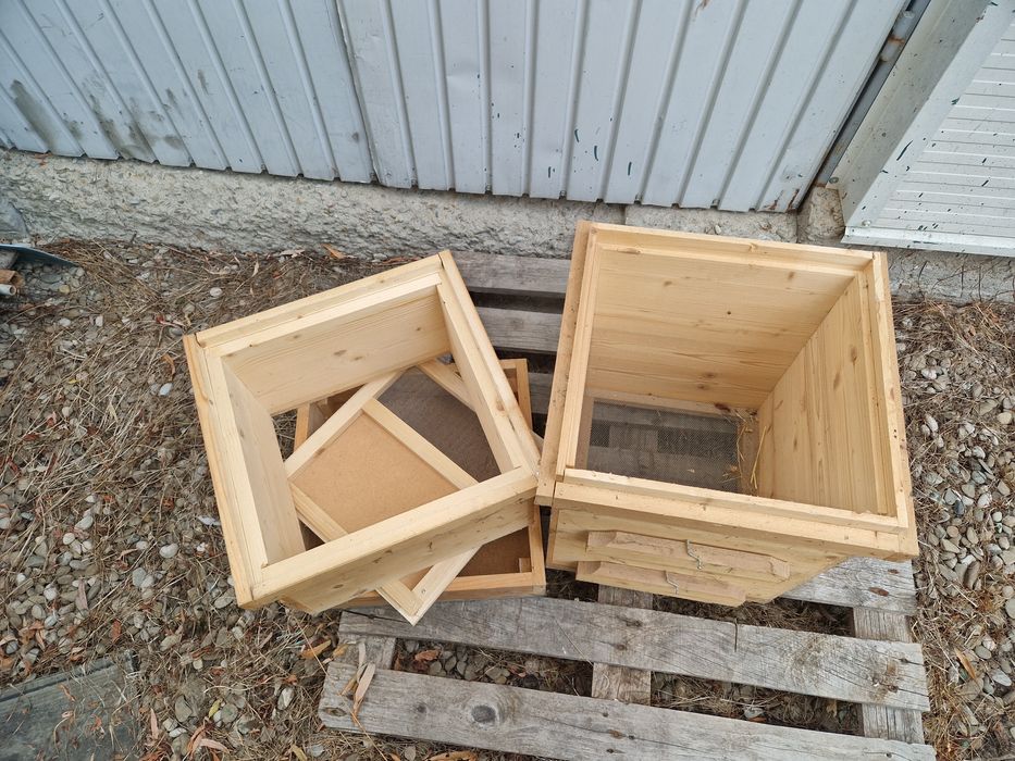 Stupi albine din lemn - Layens