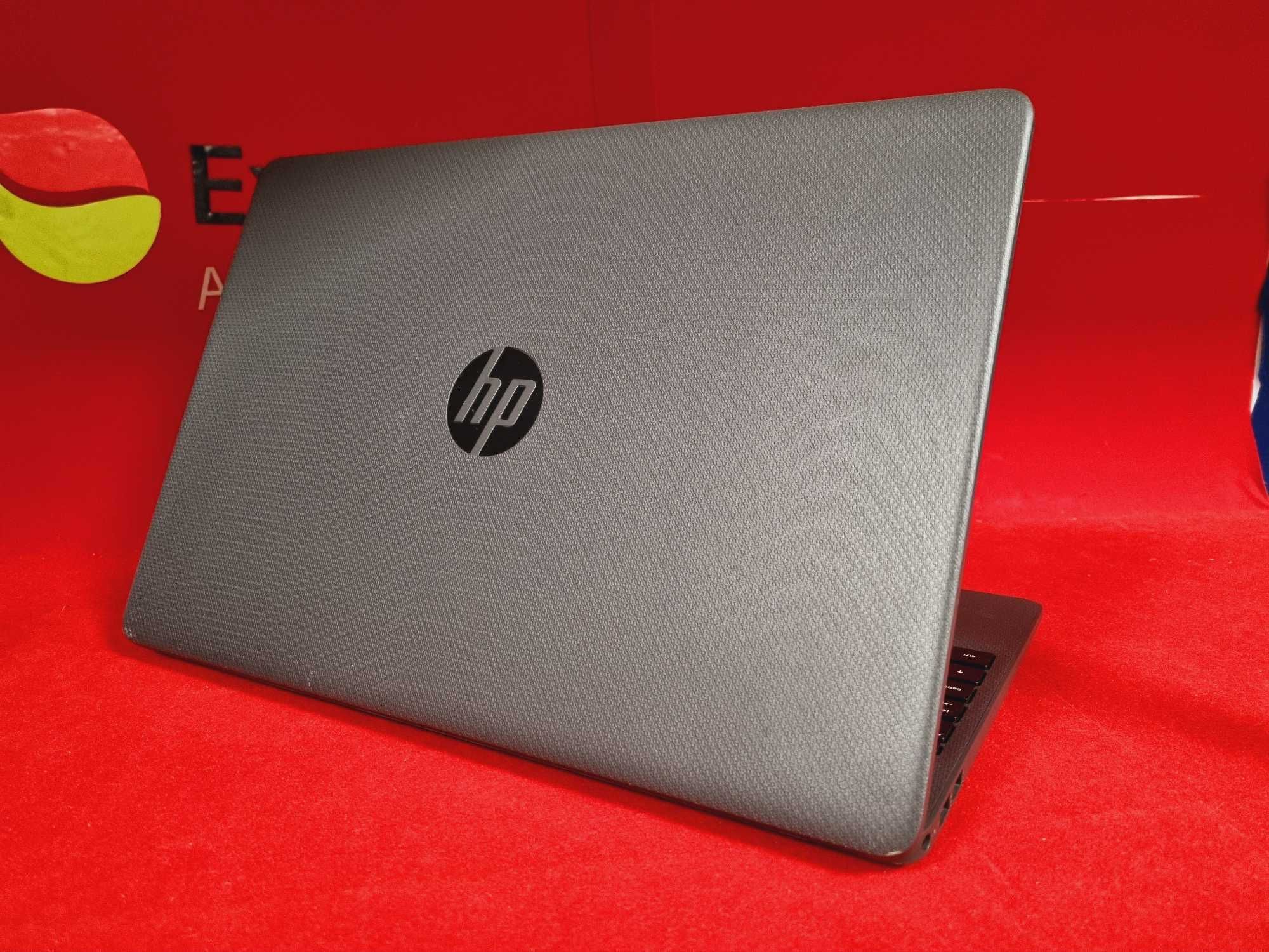 ( B28670.1 / Ag28 Doi Baieti ) Laptop HP / 4 GB RAM / SSD 256 GB