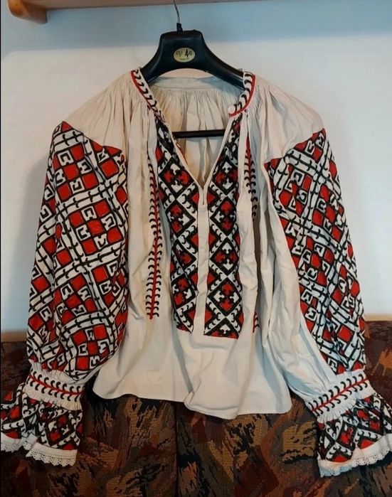 Ie cămașă tradițională veche cusuta manual