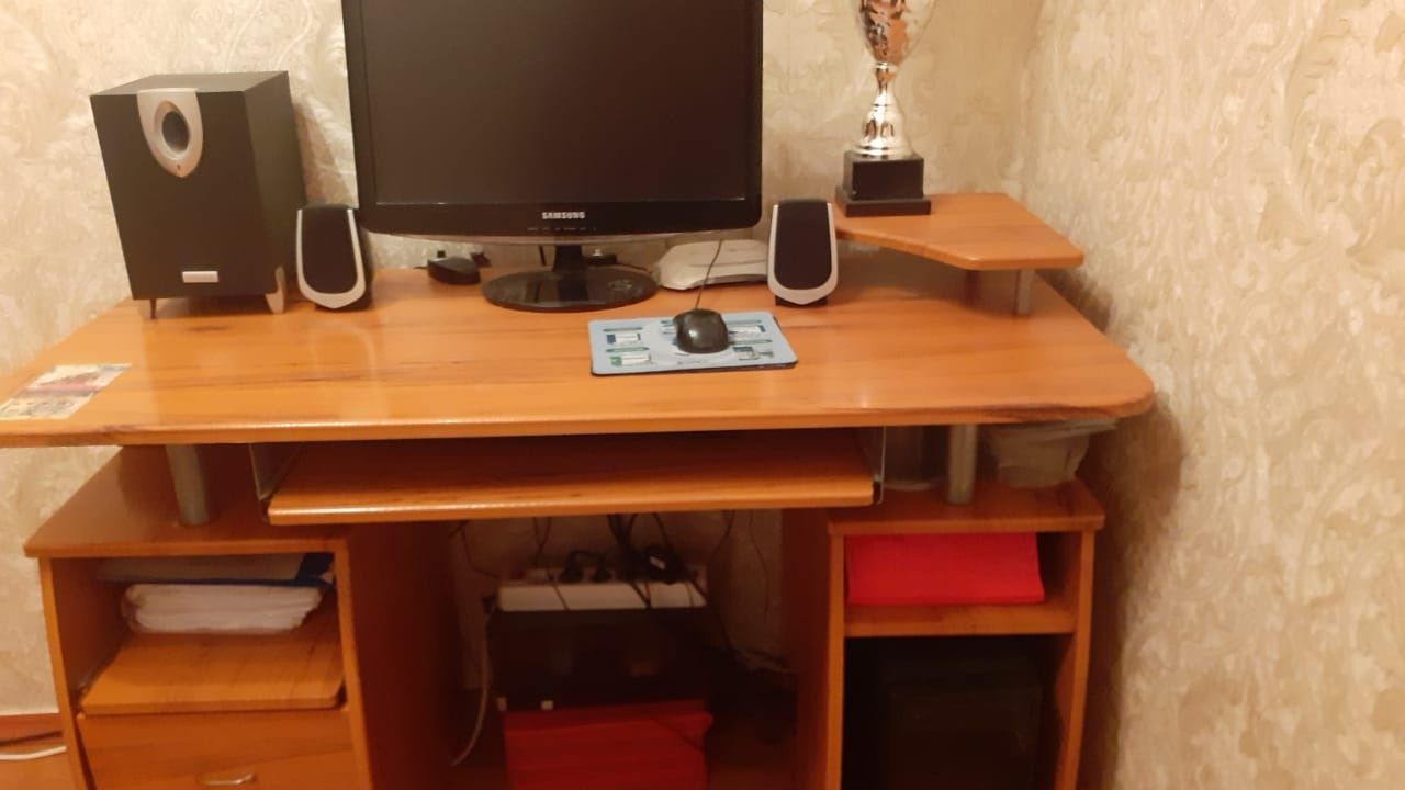 Компьютерный стол, комплект компьютер сатылады