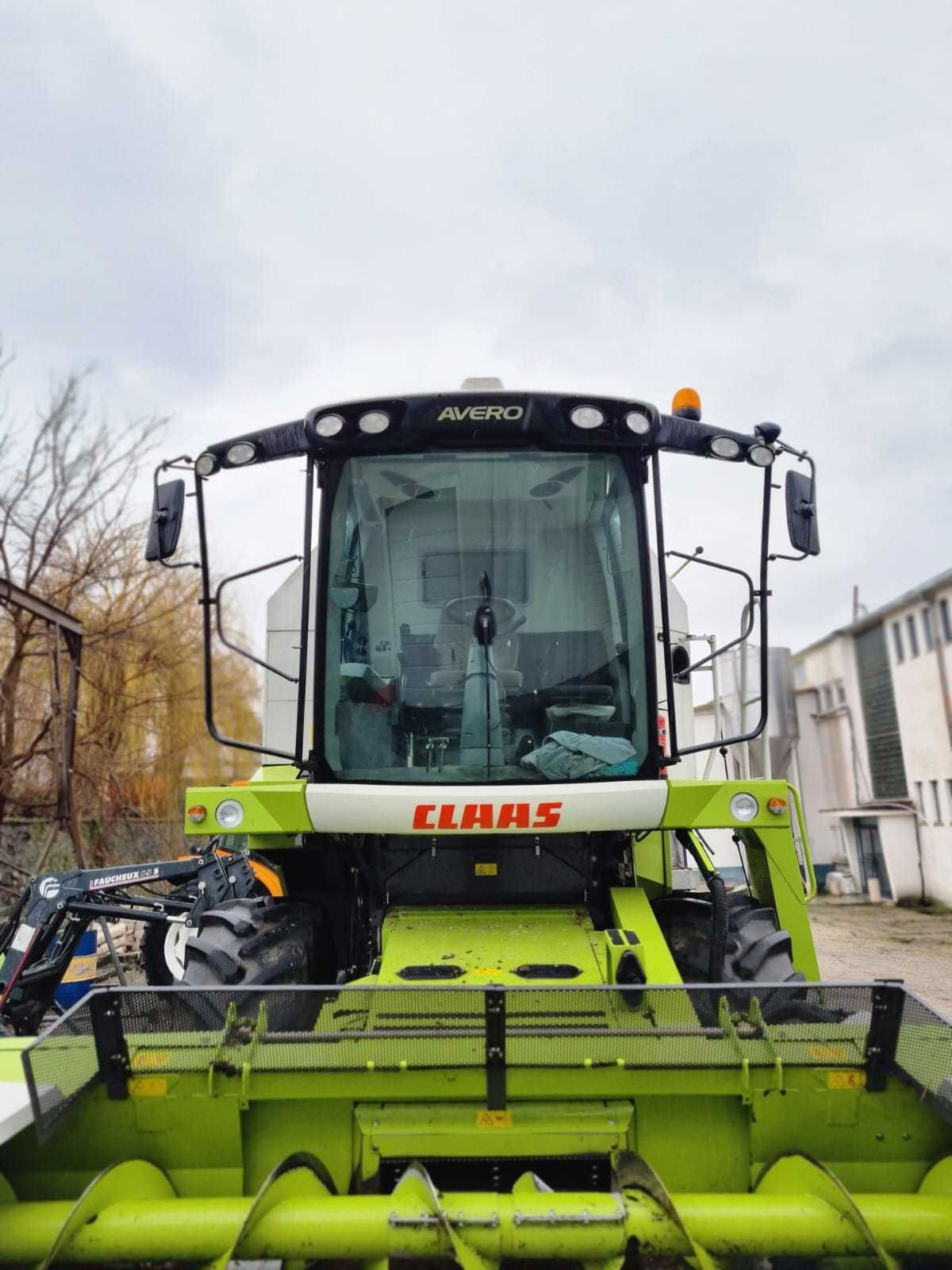 Combina CLAAS Avero 240