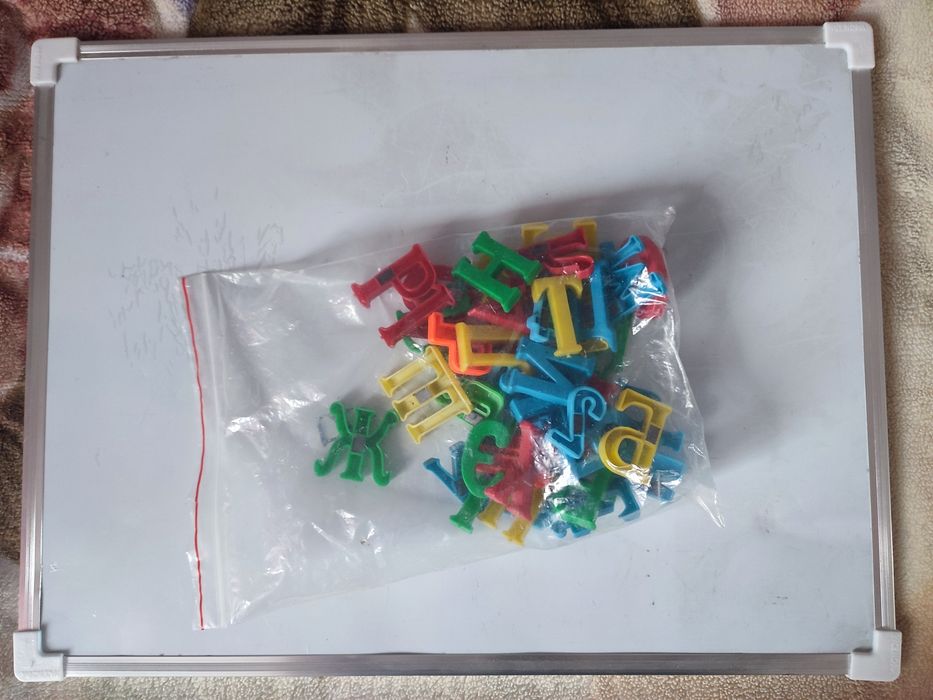 Магнитная доска с алфавитом