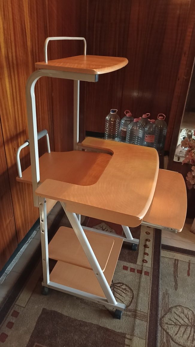 Бюро за настолен компютър