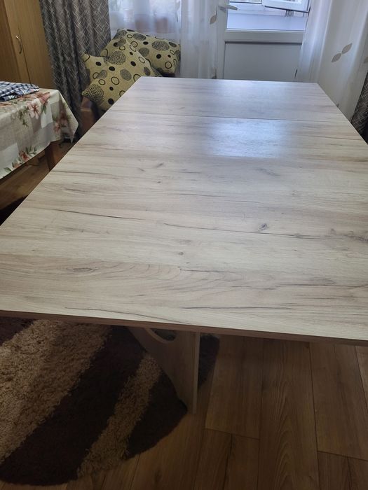 Vând masă extensibilă