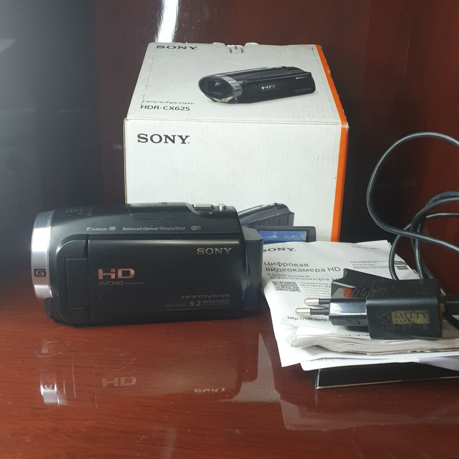 Продам Видеокамеру Sony HDR CX625