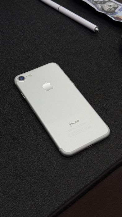 Продам iPhone 7 без коробки
