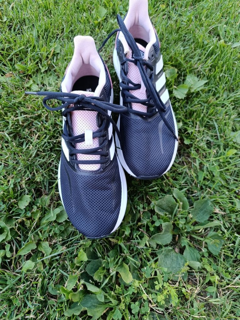 Маратонки Adidas 40 2/3 номер