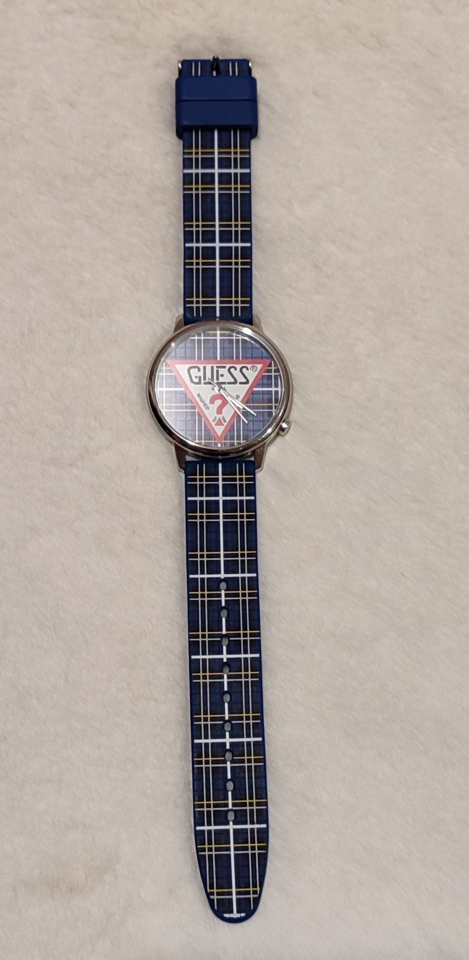 Унисекс часовник със силиконова каишка GUESS