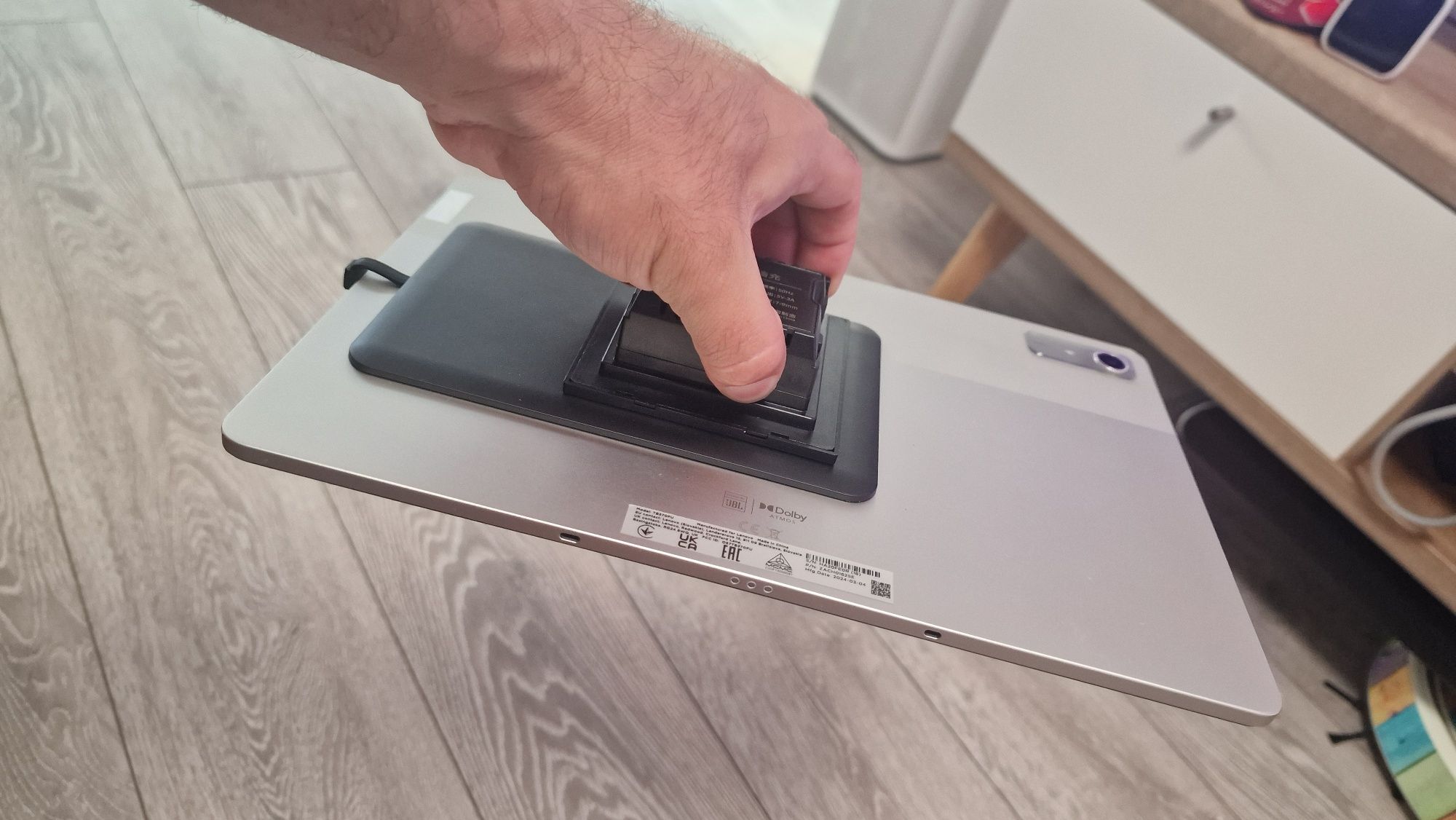 Suport magnetic de perete + încărcare wireless pentru tablete USBC