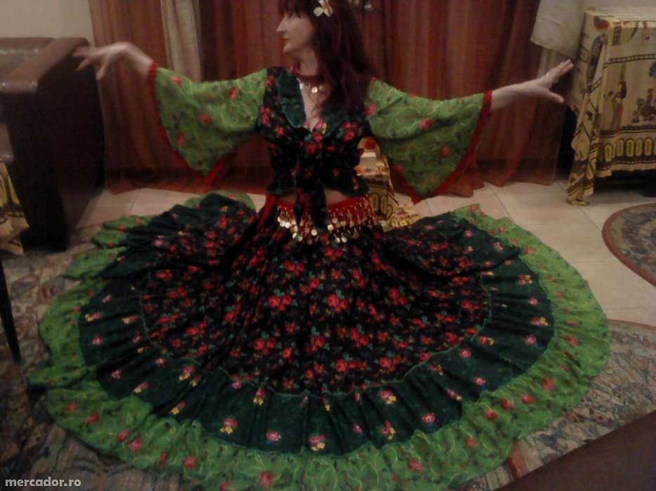 Costum de dama tiganesc