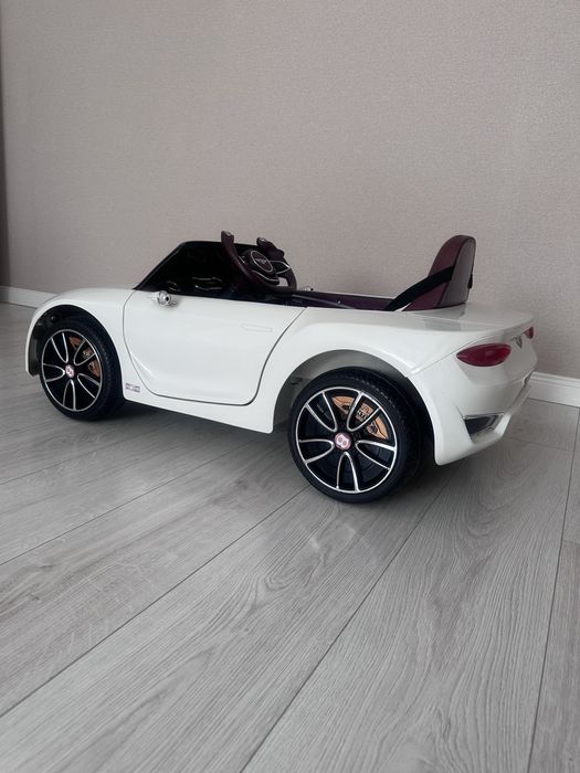 Автомобиль BENTLEY