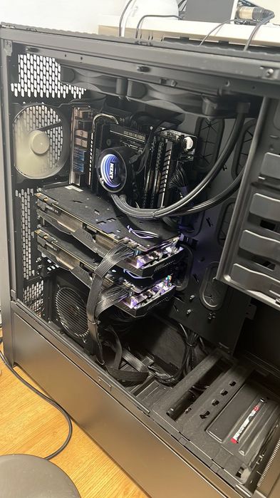 Продавам Геймърски Компютър с Екран