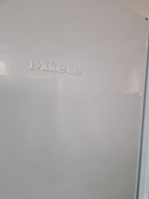 Хладилник с фризер Miele A++ No Frost 200 см