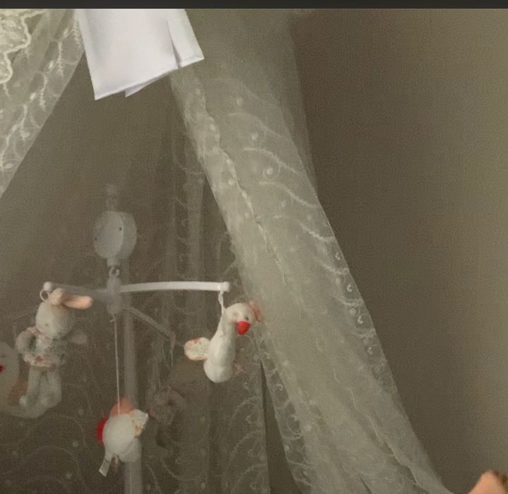 Бебешка музикална въртележка за легло на Fisher-price