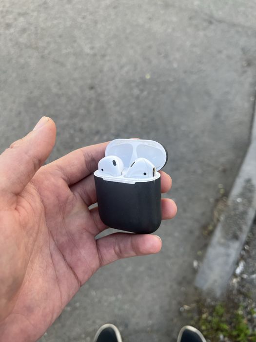 Airpods оригинал в хорошем сост