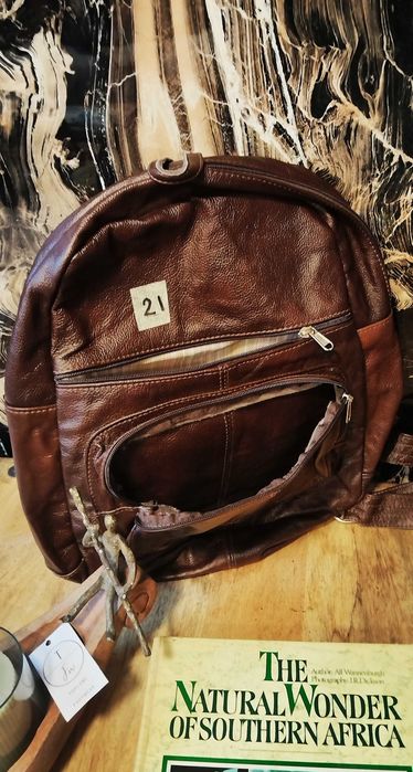 Раница от ествена кожа