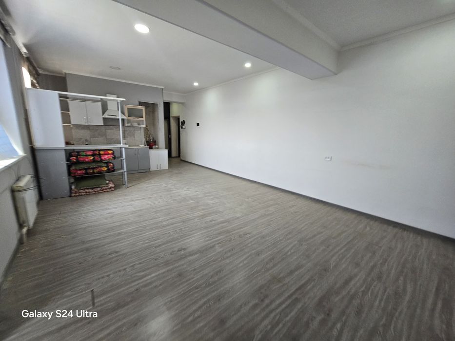 2 xona sotiladi 10000 $ istiklol stadionda