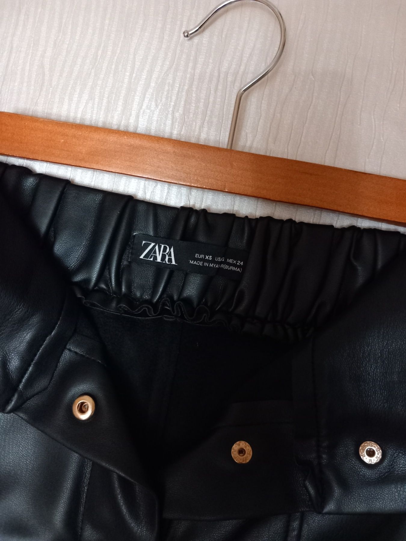 Кожен сет от блуза Vero Moda и пола Zara, XS размер