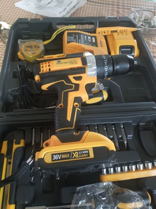 Rotopercutor cu 2 acumulatori