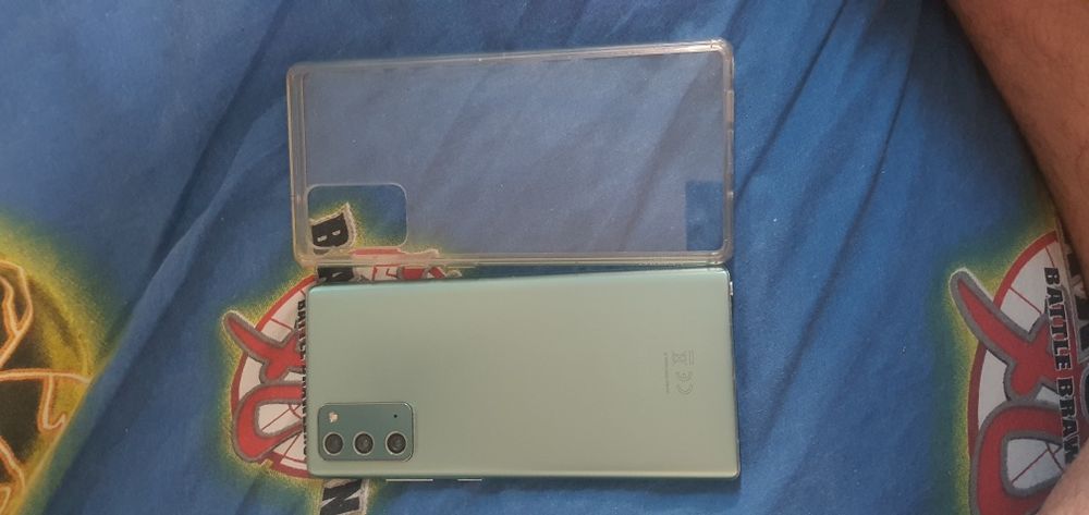 Samsung Note 20 .