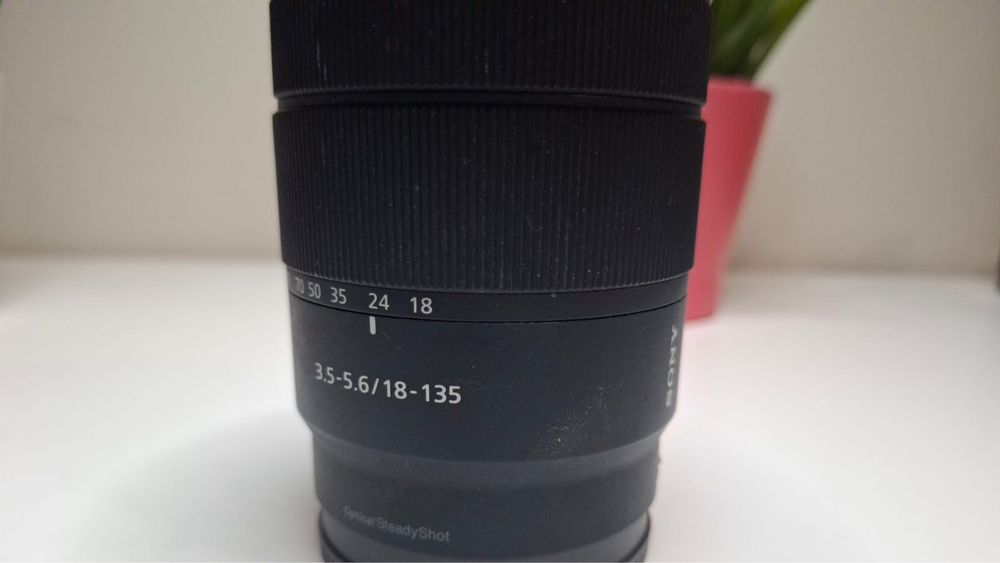 Обектив Sony E 18–135mm f/3.5–5.6 OSS
