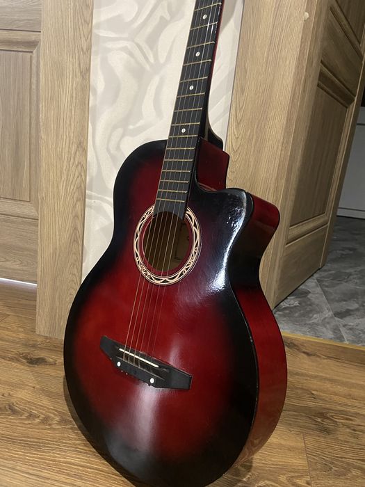 гитара почти новая