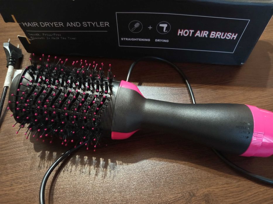 Четка сешоар с горещ въздух