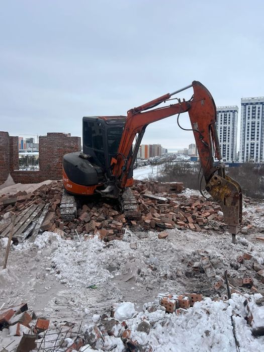 Снос зданий миниэкскаватором