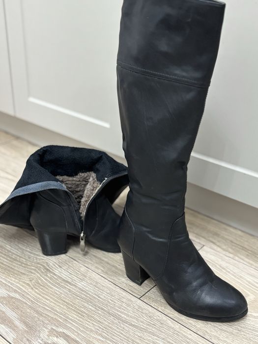 Натуралка полностью. Размер 35. Очень теплый. Цена 5000 тг.