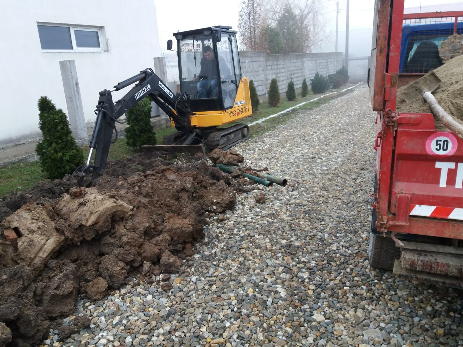 Execut lucrări cu Miniexcavator și bobcat