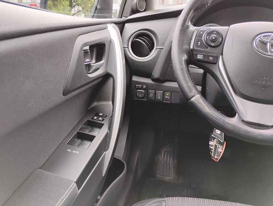 Toyota Auris combi hibrid, 2015, 314.000km, garanție
