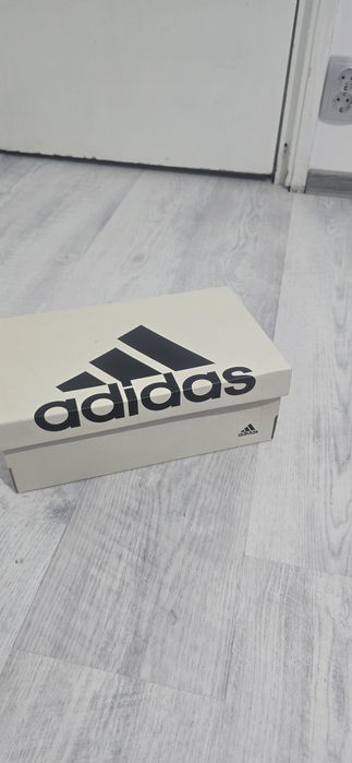 aidas Noi din piele Marimea 41