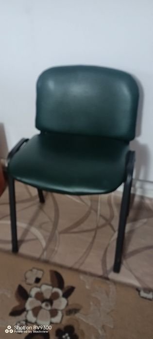 Стул офисный  зеленный