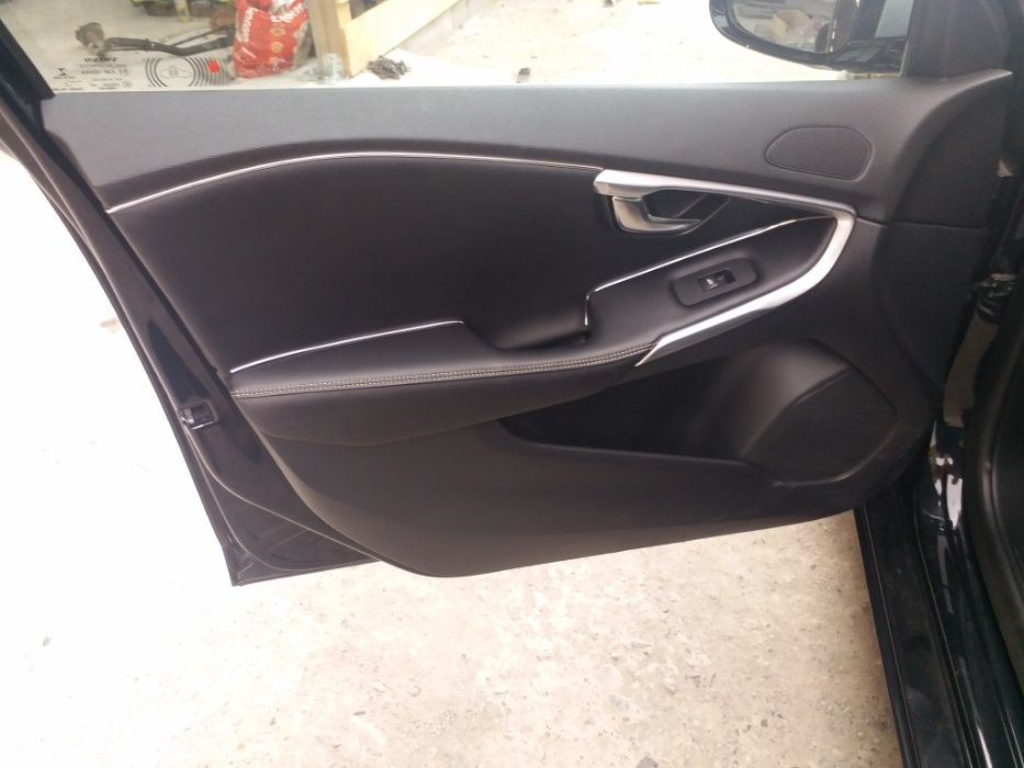 Tapiterie interior usi Volvo V40 II R-Design Model 2012-2017