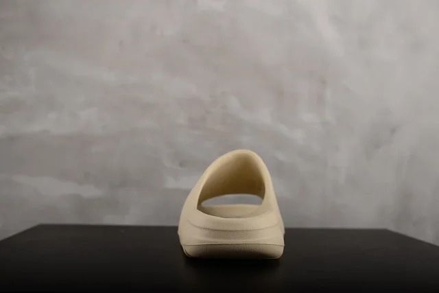 Yeezy Slide Bone