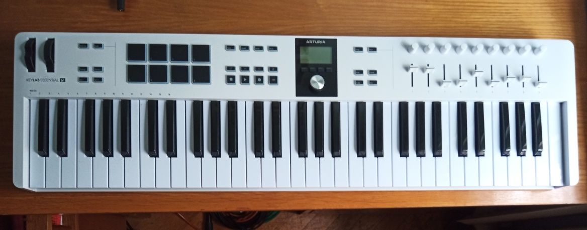Controller MIDI Arturia KeyLab Essential 61