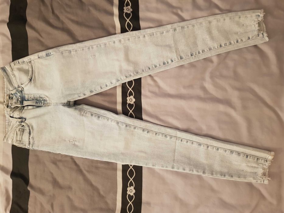 Blugi skinny noi 94 lei