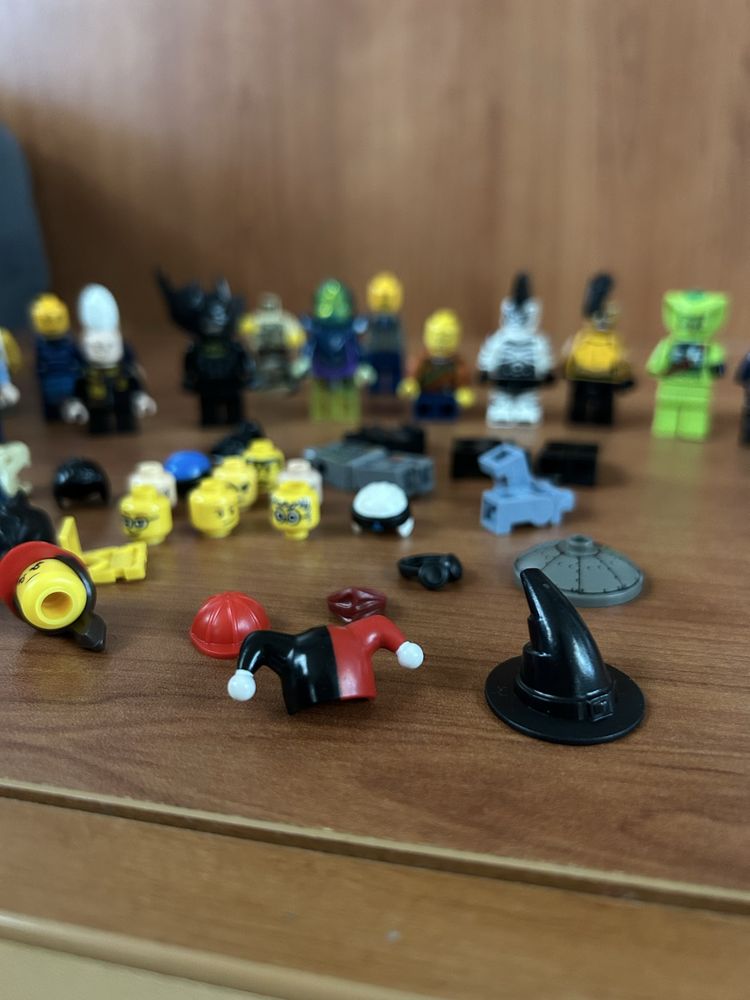Най-различни LEGO фигурки - човечета и животни