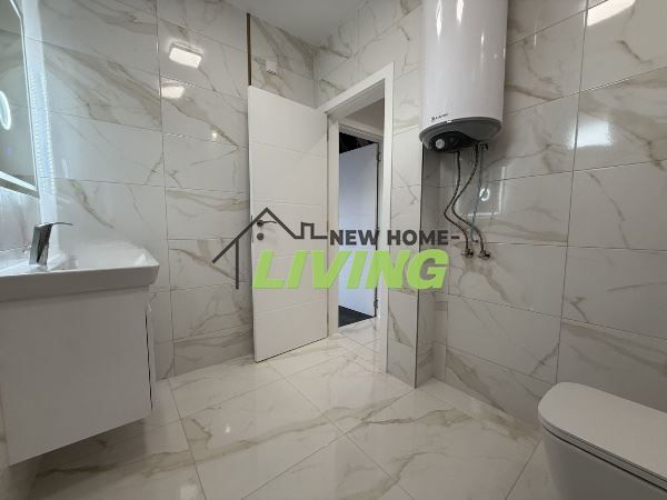 Продава се Тристаен апартамент в Пловдив, Остромила - 118 кв.м за 1992 €/кв.м - Снимка #8