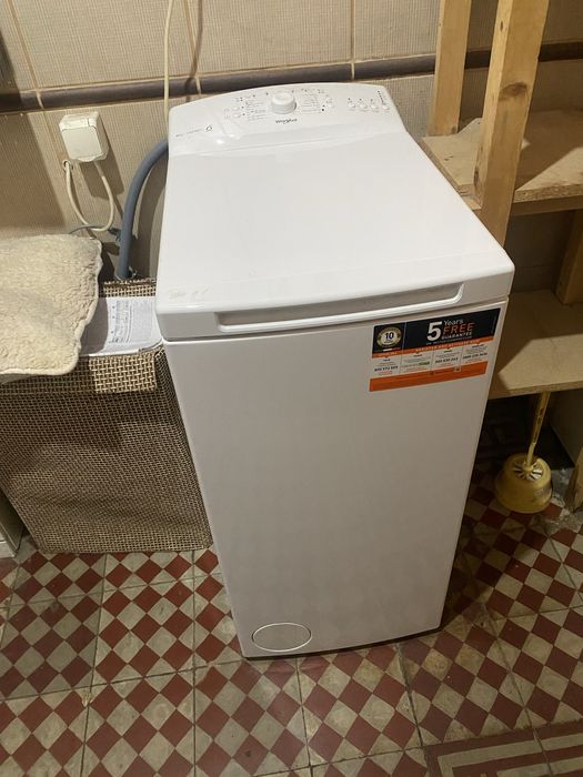 Masina de spalat cu incarcare verticala marca Whirlpol, de 6 kg