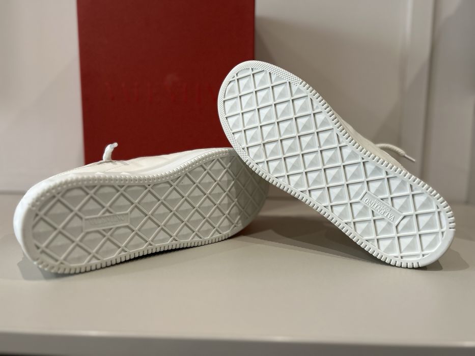 Valentino Garavani• Luxury• Full box• Doar marimea 42