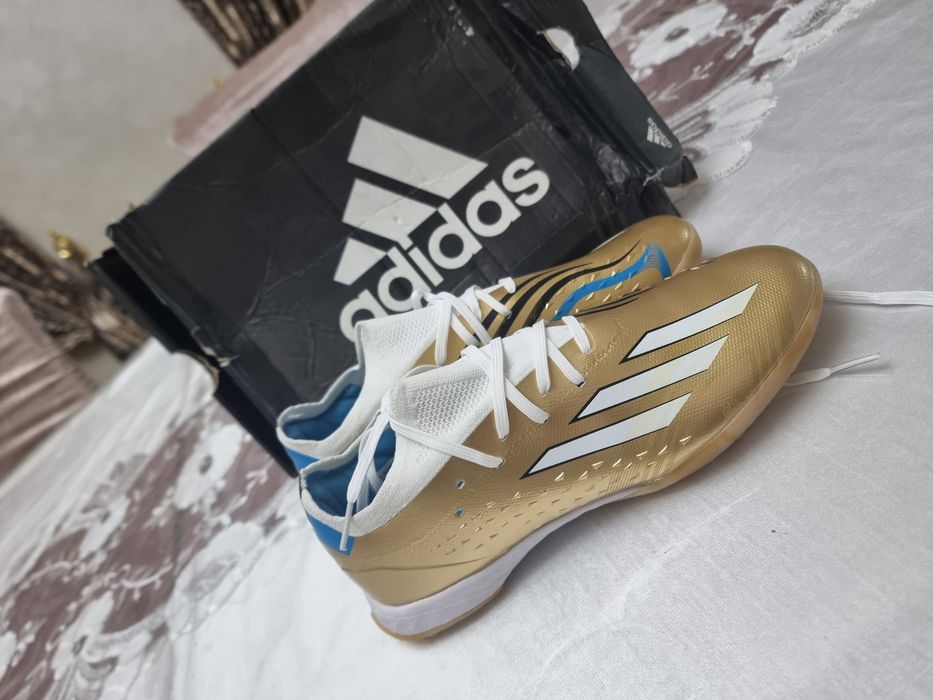 Футбольные кроссовки сараканожка